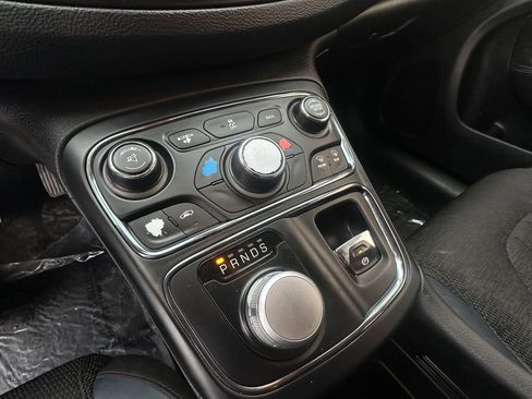 Used 2016 Chrysler 200 S FWD image 14
