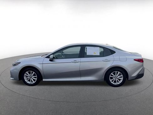 Used 2025 Toyota Camry LE image 9