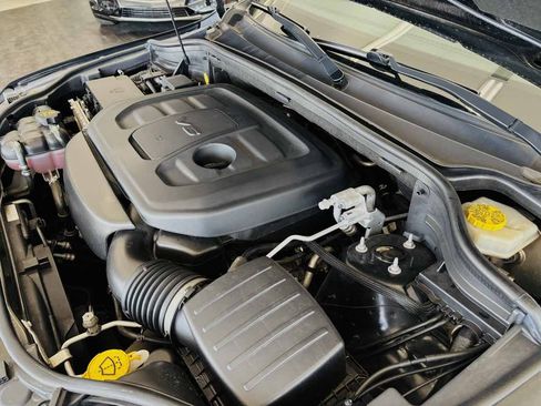 Used 2021 Jeep Grand Cherokee Laredo X AWD/4WD image 24