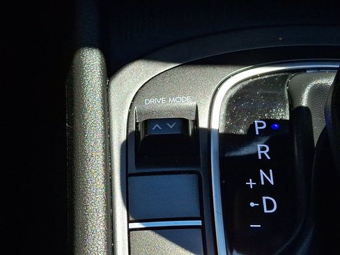 Used 2025 Hyundai Kona SEL FWD image 24