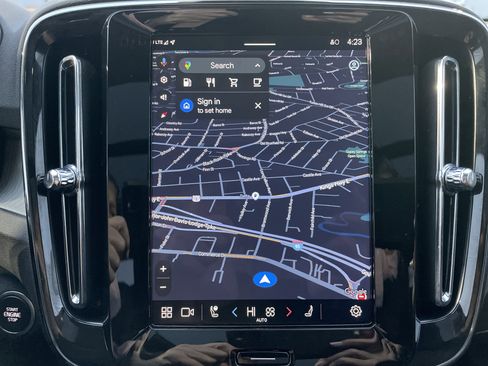 Used 2025 Volvo XC40 B5 Plus image 47