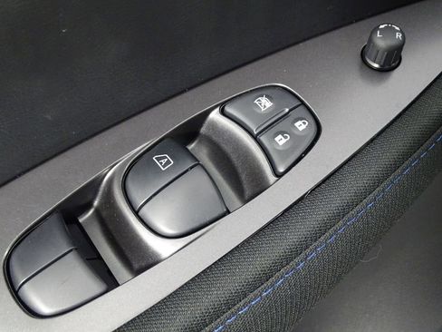 Used 2023 Nissan Leaf S image 17