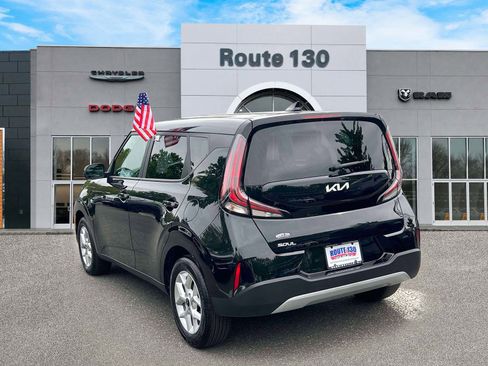 Used 2025 Kia Soul LX FWD image 3