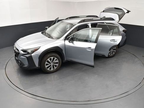 Used 2023 Subaru Outback Premium AWD/4WD image 27
