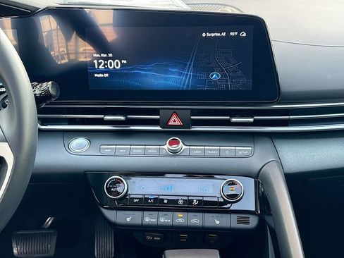 Used 2023 Hyundai Elantra Limited image 14