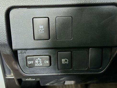 Used 2023 Toyota Tacoma SR w/ SR Convenience Package RWD image 10