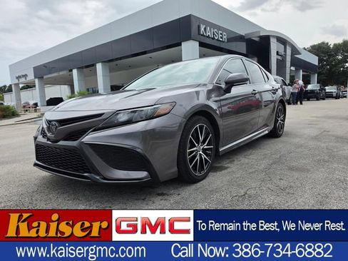 Used 2022 Toyota Camry SE w/ Convenience Package FWD image 1