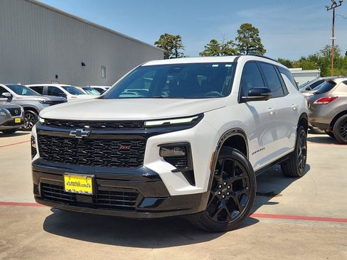 Used 2024 Chevrolet Traverse RS FWD image 1