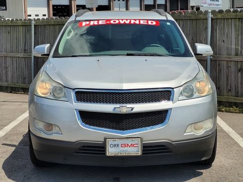 Used 2009 Chevrolet Traverse LT FWD image 2
