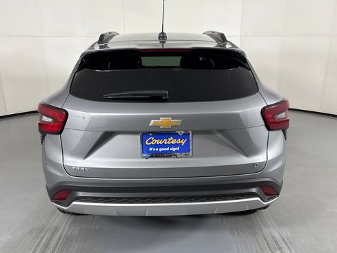 Used 2025 Chevrolet Trax LT w/ LT Convenience Package FWD image 7