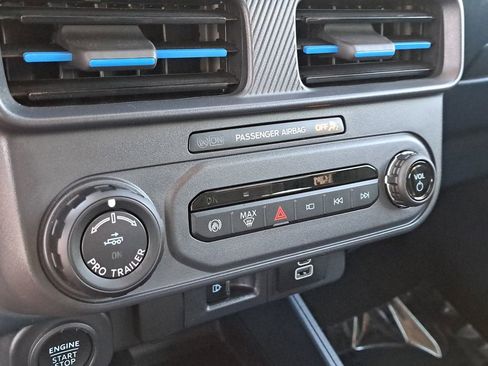 Used 2025 Ford Maverick Lobo image 24