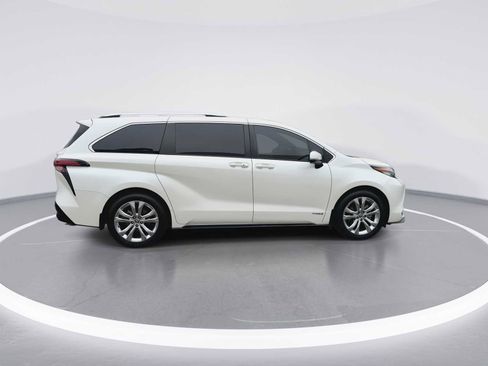 Certified 2021 Toyota Sienna Platinum image 9
