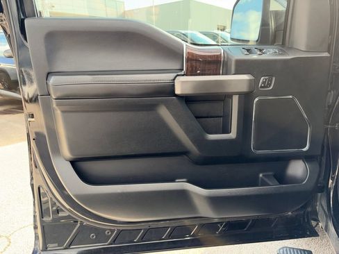 Used 2017 Ford F150 Platinum w/ Equipment Group 701A Luxury AWD/4WD image 21