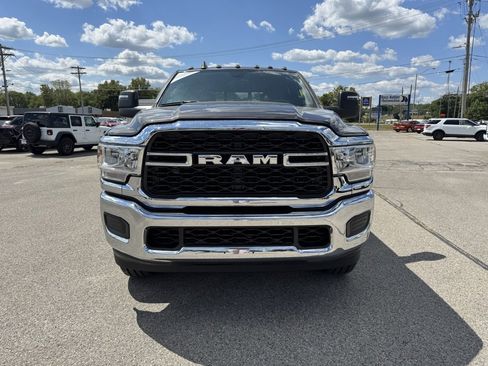 Used 2024 RAM 2500 Tradesman w/ Chrome Appearance Group image 10