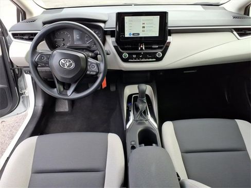 Used 2025 Toyota Corolla LE image 9
