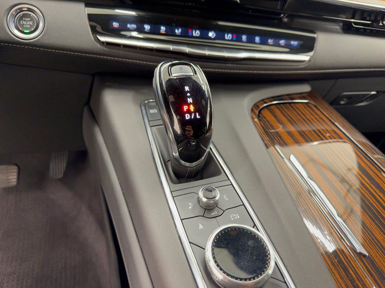 Used 2023 Cadillac Escalade ESV Premium Luxury w/ Performance Package AWD/4WD image 21