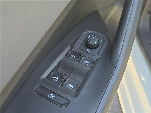 New 2026 Volkswagen Jetta SE FWD image 5