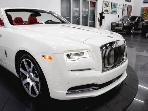 Used 2017 Rolls-Royce Dawn RWD image 29