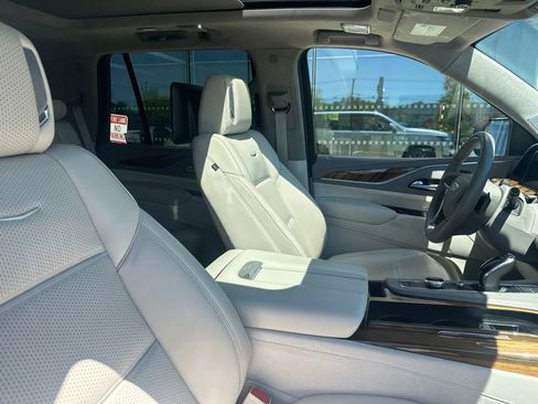 Used 2024 Cadillac Escalade Sport Platinum w/ Heavy-Duty Trailer Package AWD/4WD image 9