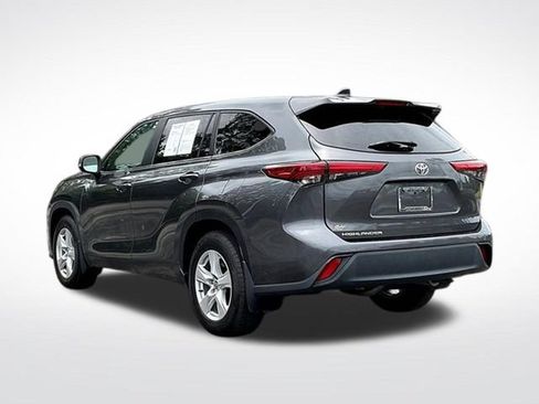 Used 2023 Toyota Highlander L FWD image 6
