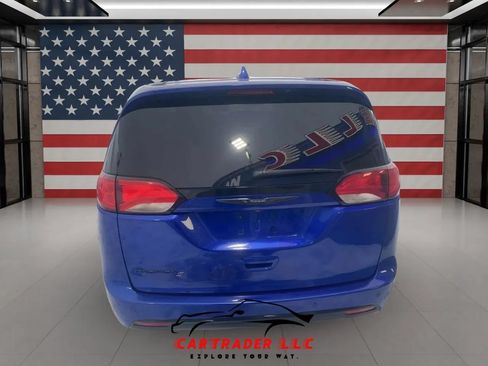 Used 2020 Chrysler Pacifica Touring-L Plus FWD image 7