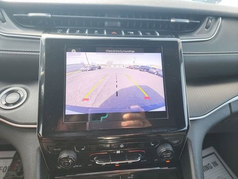 Used 2023 Jeep Grand Cherokee L Laredo image 25