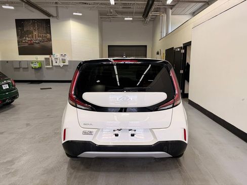 Used 2025 Kia Soul LX w/ LX Technology Package FWD image 6