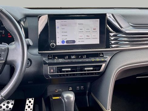 Used 2025 Toyota Camry SE FWD image 8
