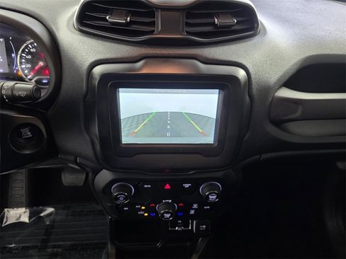 Certified 2019 Jeep Renegade Latitude image 23