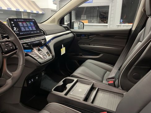 Used 2025 Honda Odyssey Touring image 13