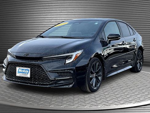 Used 2025 Toyota Corolla SE image 3