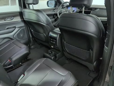 New 2025 Jeep Grand Cherokee L Limited AWD/4WD image 11