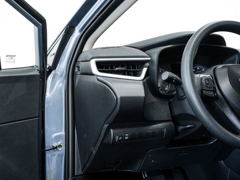 Used 2025 Toyota Corolla LE image 12