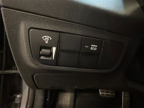 Used 2013 Hyundai Veloster w/ Style Pkg image 18