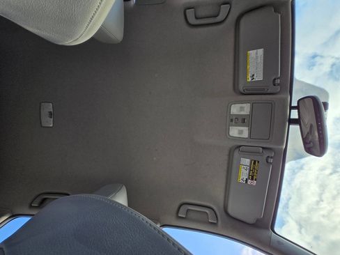 Used 2012 Toyota RAV4 EV image 35