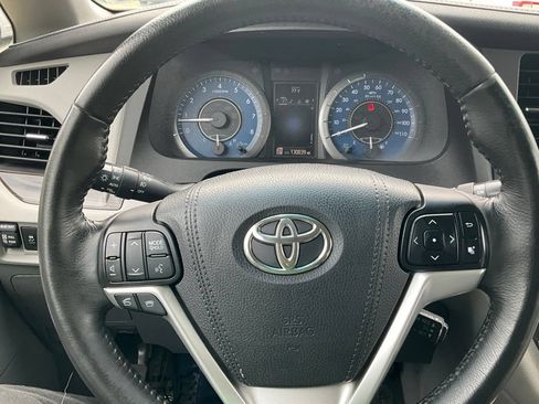 Used 2015 Toyota Sienna XLE AWD/4WD image 17