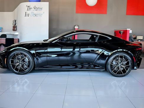 Used 2022 Aston Martin V8 Vantage Coupe image 8