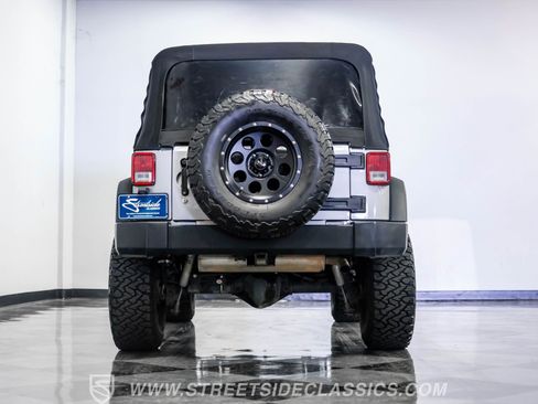 Used 2015 Jeep Wrangler Unlimited Rubicon w/ Connectivity Group image 34