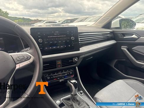 Used 2025 Volkswagen Jetta SE w/ Sunroof Package FWD image 16