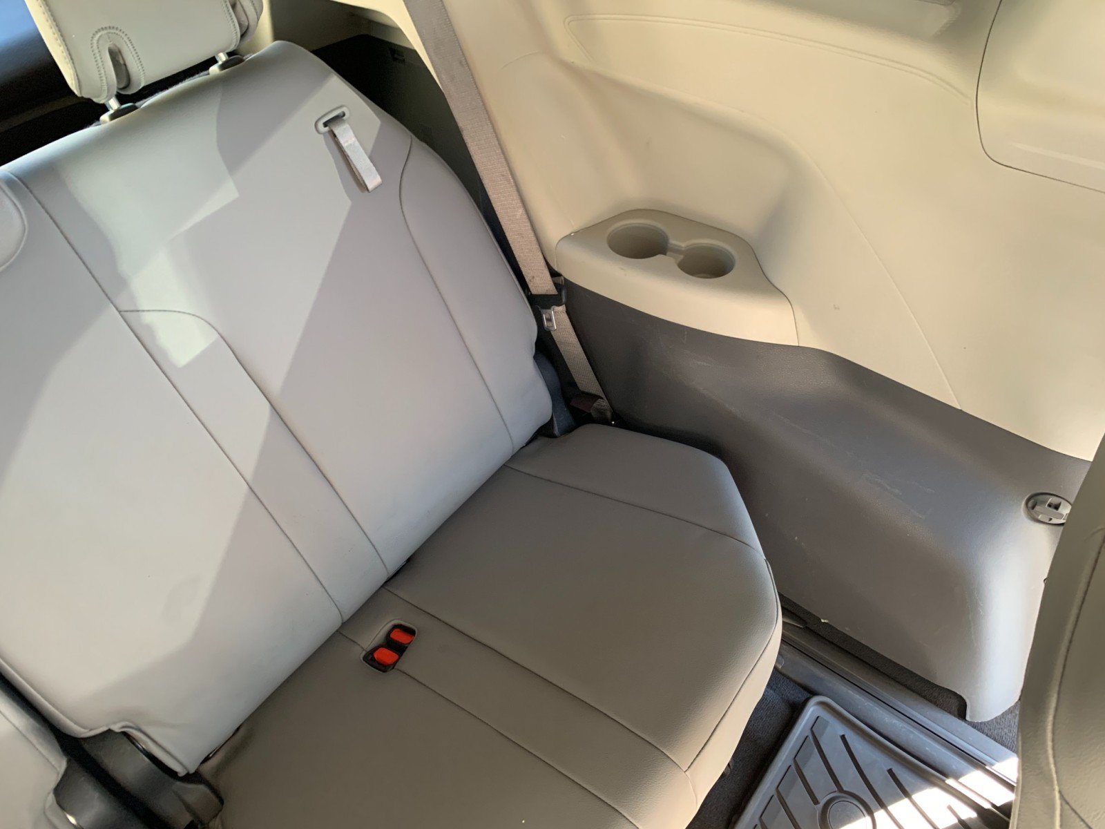 Used 2022 Toyota Sienna XLE AWD/4WD image 31