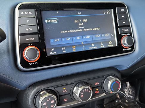 Used 2025 Nissan Versa SV image 31