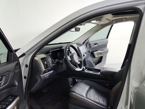 Used 2024 Nissan Pathfinder Platinum FWD image 16