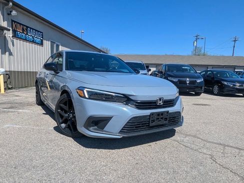 Used 2022 Honda Civic Sport image 2