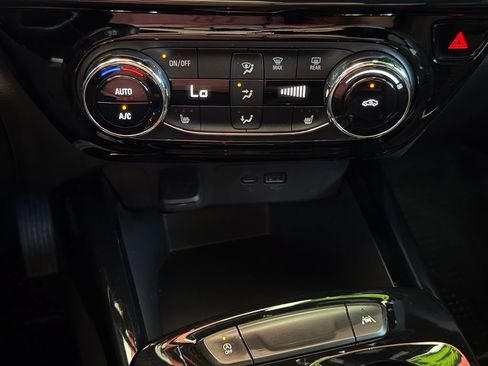 Used 2024 Chevrolet Trax RS FWD image 28