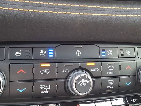 Used 2023 Dodge Durango R/T w/ Hemi Orange Plus Package AWD/4WD image 25