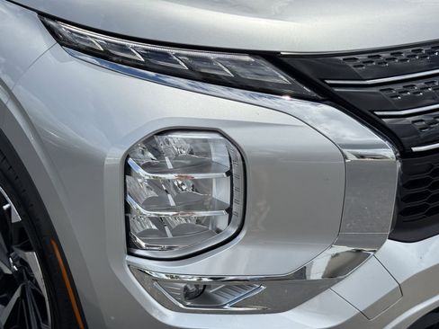 Used 2024 Mitsubishi Outlander SE FWD image 9