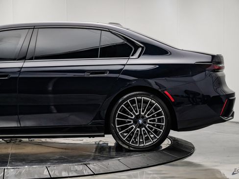 Used 2025 BMW i7 xDrive60 AWD/4WD image 9