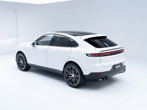 Certified 2025 Porsche Cayenne Coupe image 3