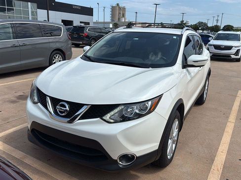 Used 2017 Nissan Rogue Sport SV w/ SV All-Weather Package FWD image 2