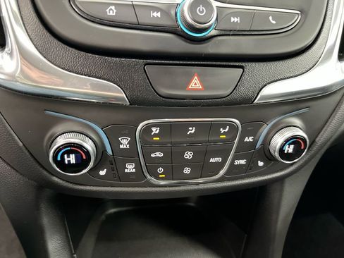 Used 2021 Chevrolet Equinox LT w/ Driver Convenience Package image 16